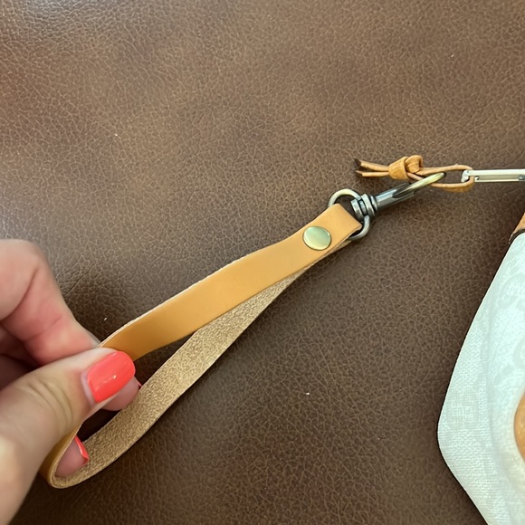 Gucci plus wristlet in creamy white - Picture 6 of 11